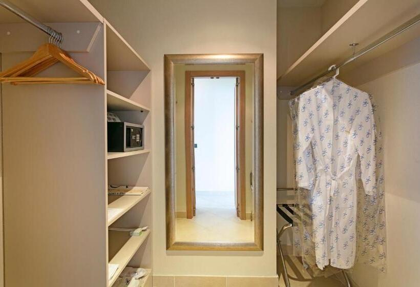 מיטת קינג בסוויטה, Xanadu Island