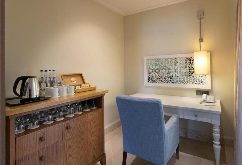 סוויטה מלכותית, Xanadu Island