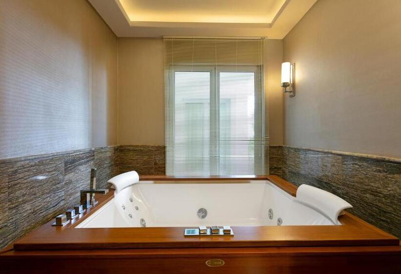 סוויטה מלכותית, Xanadu Island