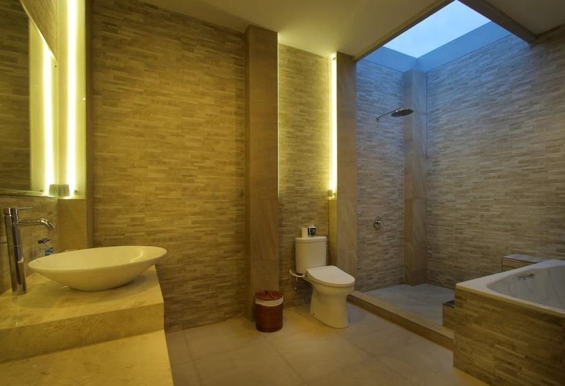 プール付３ベッドルーム　ビラ, Bali Nyuh Gading Villas