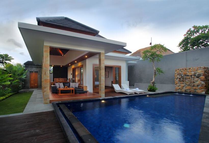 プール付３ベッドルーム　ビラ, Bali Nyuh Gading Villas