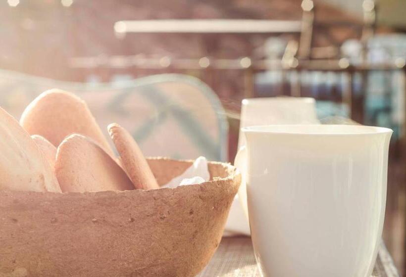 سوییت جونیور, Boutique Los Pasos & Spa