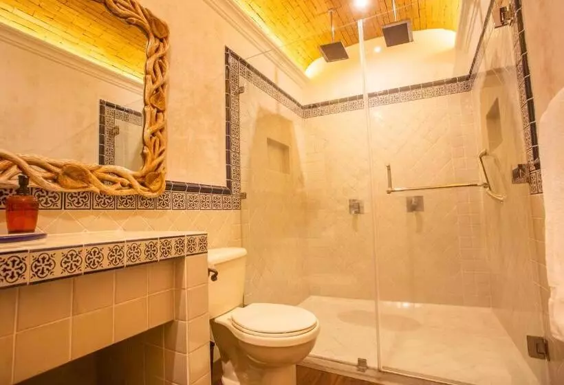 سوییت جونیور, Boutique Los Pasos & Spa