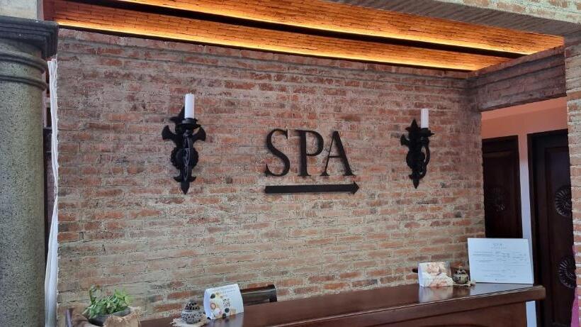 سوییت جونیور, Boutique Los Pasos & Spa