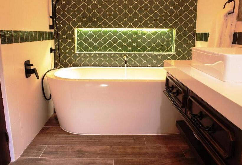 سوییت سوپریور, Boutique Los Pasos & Spa