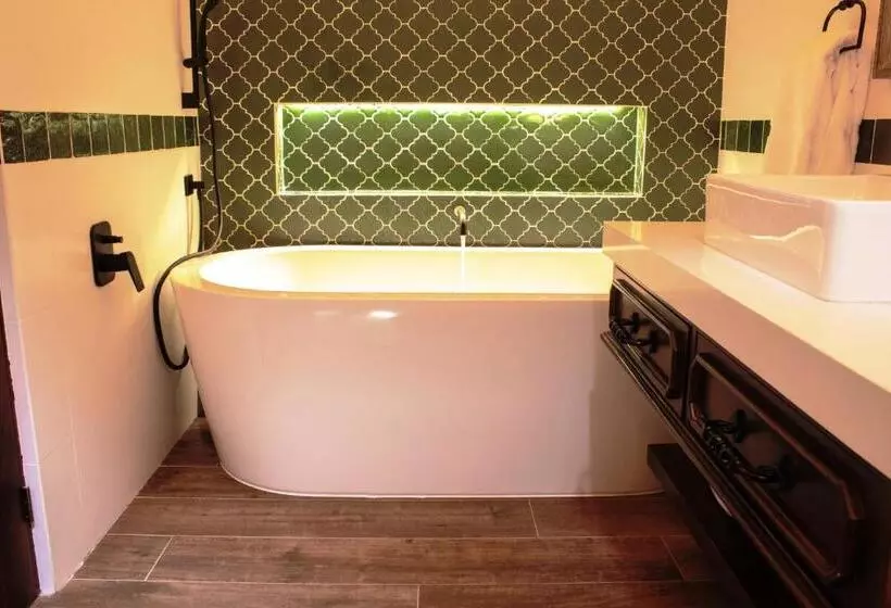 سوییت سوپریور, Boutique Los Pasos & Spa