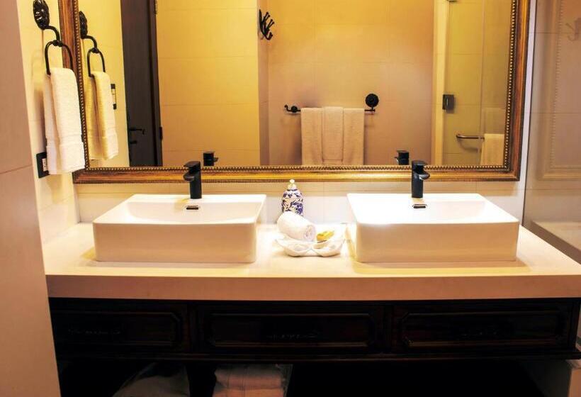 سوییت لوکس, Boutique Los Pasos & Spa