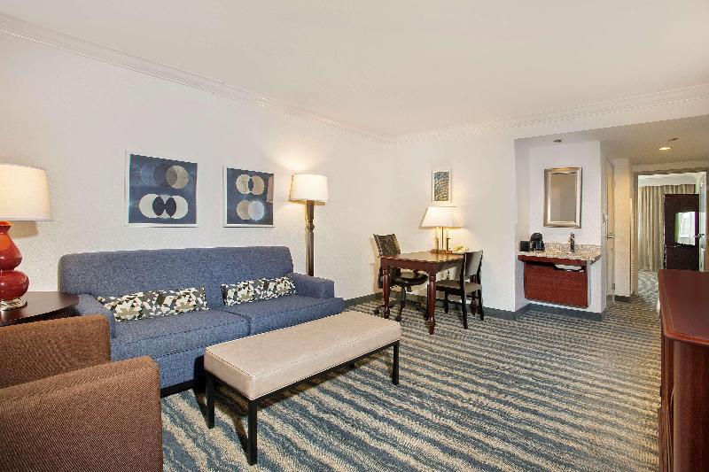 Люкс Премиум, Embassy Suites By Hilton Tampa Brandon