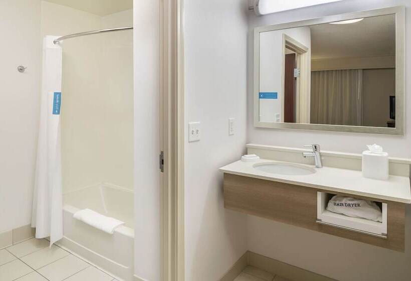 Люкс, Hampton Inn & Suites Pensacola I10 N At Univ. Town Plaza