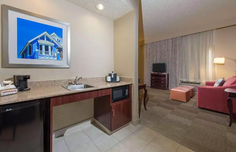 キングサイドベッドのスタンダードワンルーム, Hampton Inn & Suites Pensacola I10 N At Univ. Town Plaza