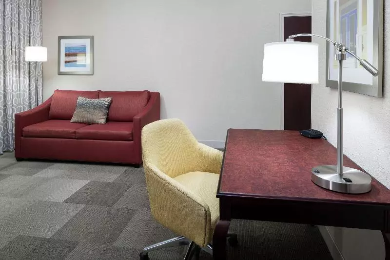 キングサイドベッドのスタンダードワンルーム, Hampton Inn & Suites Pensacola I10 N At Univ. Town Plaza