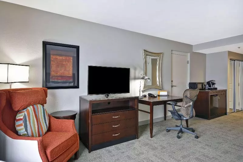 キングサイズベッドのスタンダードルーム, Hilton Garden Inn Toledo Perrysburg