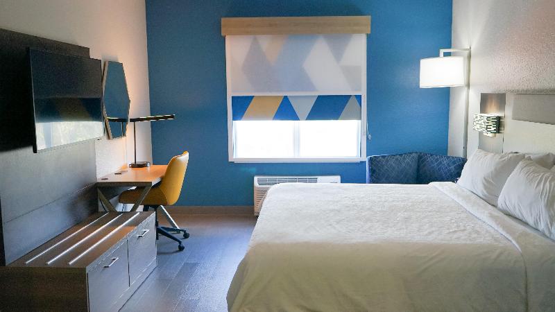 חדר סטנדרט עם מיטת קינג, Holiday Inn Express & Suites Lakeland North I 4, An Ihg