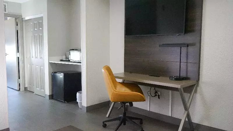 سوئیت با تخت بزرگ, Holiday Inn Express & Suites Lakeland North I 4, An Ihg