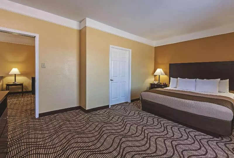 キングサイズベッドのスイートルーム, La Quinta Inn & Suites By Wyndham Angleton