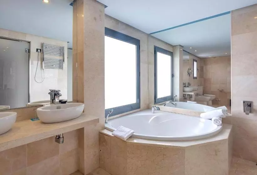 سوییت جونیور با چشم‌انداز دریا, Marins Suites  Adults Only