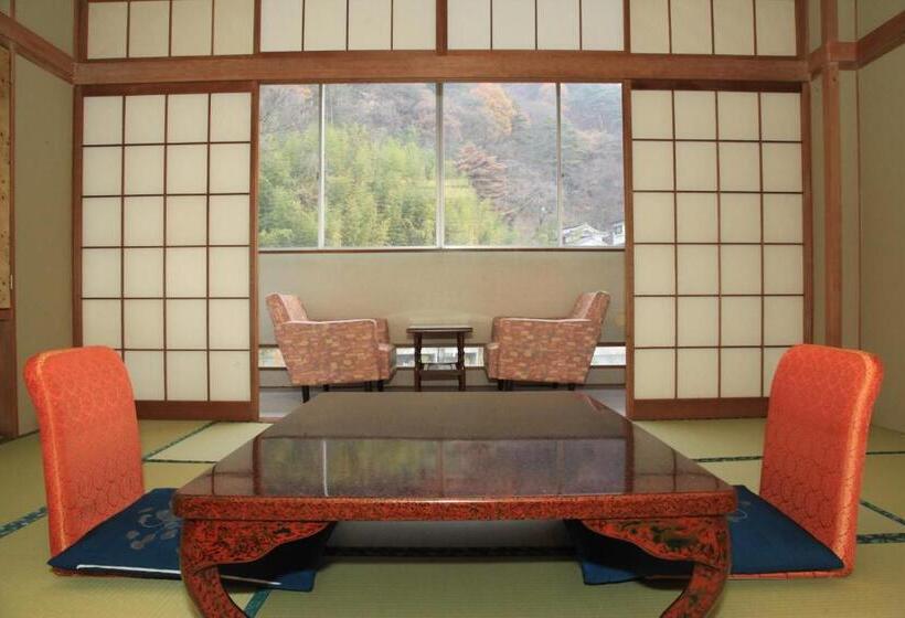 اتاق استاندارد با سرویس بهداشتی مشترک, New Kotobuki