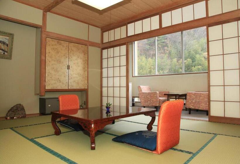 اتاق استاندارد با سرویس بهداشتی مشترک, New Kotobuki