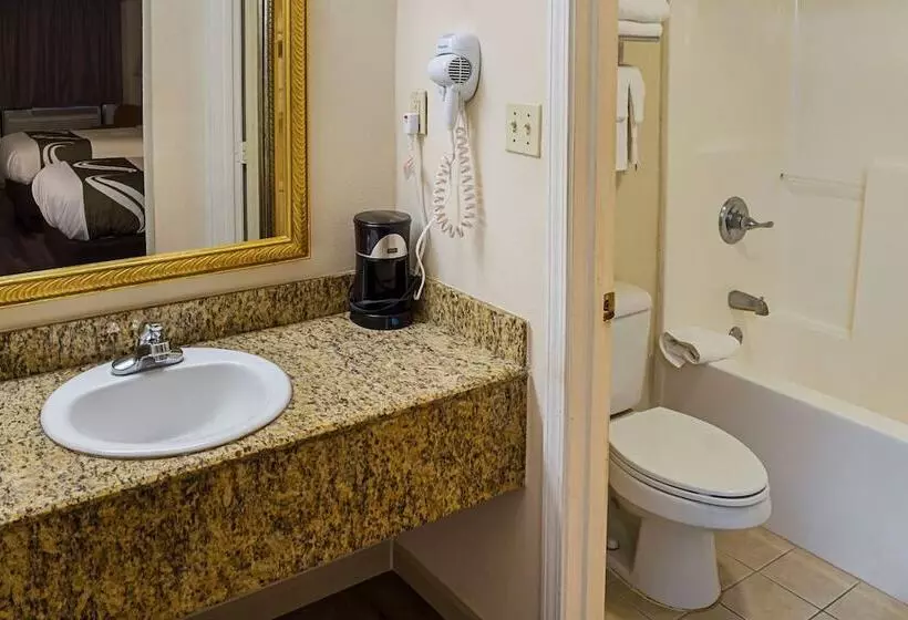 ２ダブルベッドのスタンダードルーム, Quality Inn Biloxi Beach