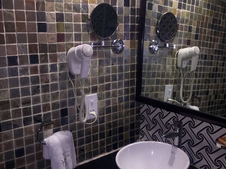 غرفة قياسية, Taurus Sarovar Portico