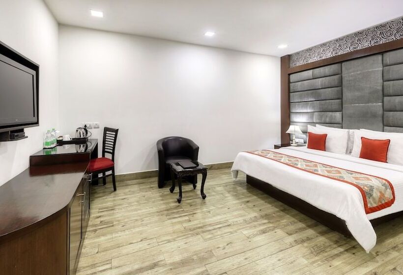 غرفة قياسية, Taurus Sarovar Portico