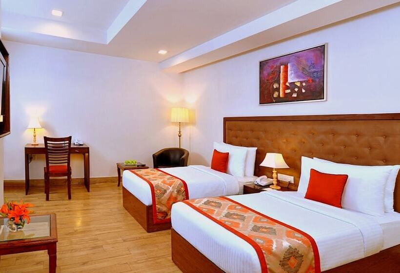标准间, Taurus Sarovar Portico