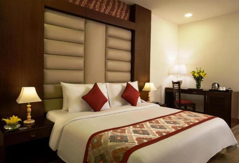 带大床的标准间, Taurus Sarovar Portico