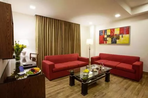 スイート, Taurus Sarovar Portico
