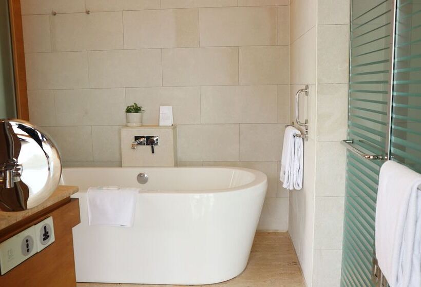 Люкс, The Westin Mumbai Garden City