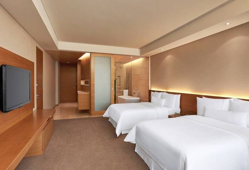 Номер Стандарт 2 Двуспальные Кровати, The Westin Mumbai Garden City