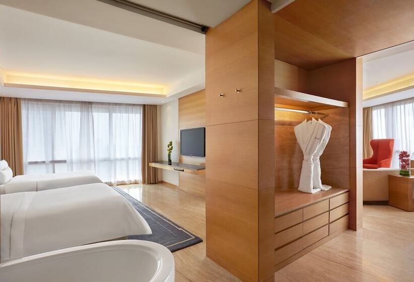 Люкс, The Westin Mumbai Garden City