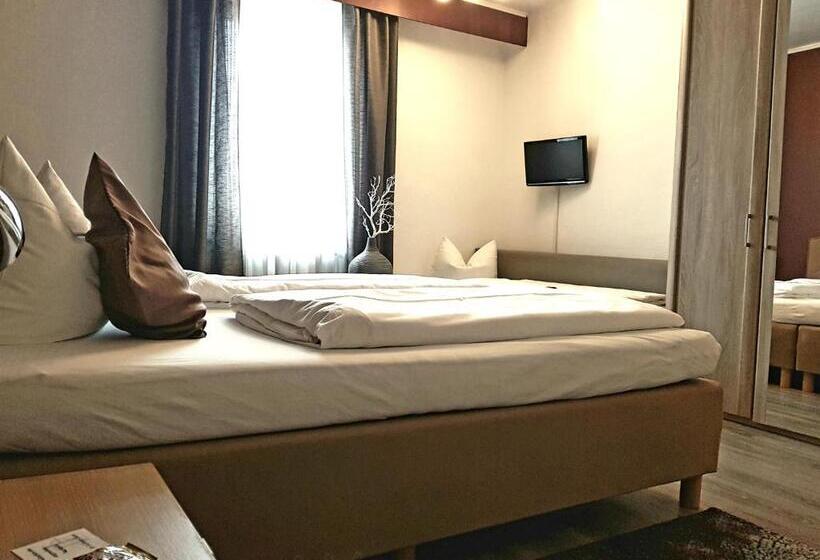 חדר סטנדרט לשלושה, Parkhotel Villingen Und Boardingzimmer