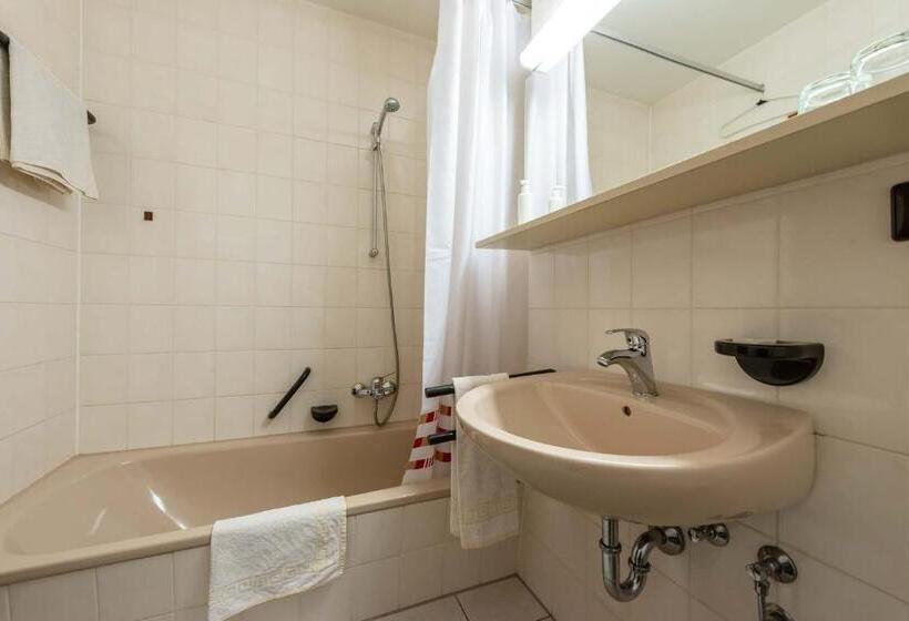 חדר סטנדרט לשלושה, Enjoyhotel Garni Korntal Stuttgart