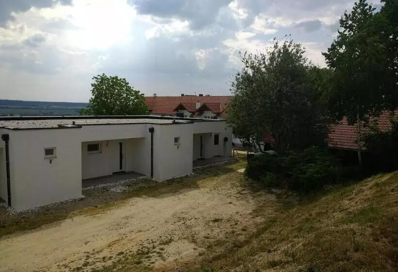 Huoneisto 1 Makuuhuone Puutarhanäkymä, Geinberg Suites & Via Nova Lodges