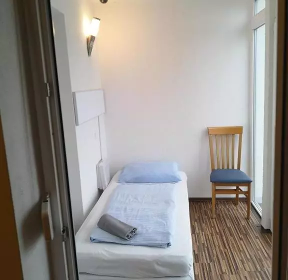 Huoneisto 1 Makuuhuone Puutarhanäkymä, Geinberg Suites & Via Nova Lodges
