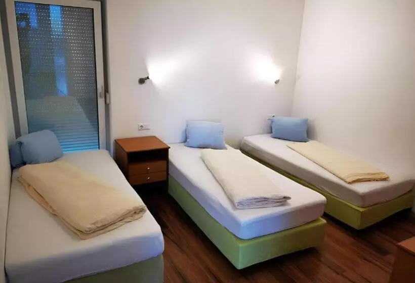 Huoneisto 1 Makuuhuone Puutarhanäkymä, Geinberg Suites & Via Nova Lodges