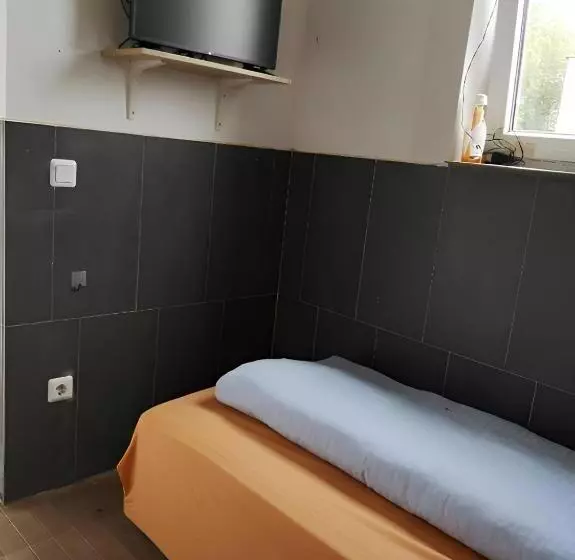 Economy Yhden Hengen Huone, Geinberg Suites & Via Nova Lodges