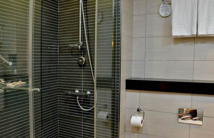 חדר סטנדרט מותאם לאדם עם מוגבלויות, Anew Hotel Roodepoort Johannesburg