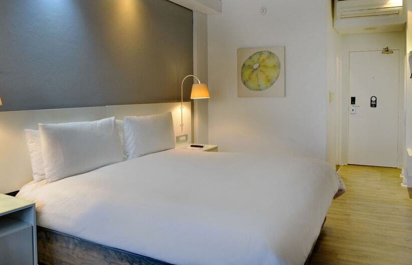 חדר סטנדרט מותאם לאדם עם מוגבלויות, Anew Hotel Roodepoort Johannesburg