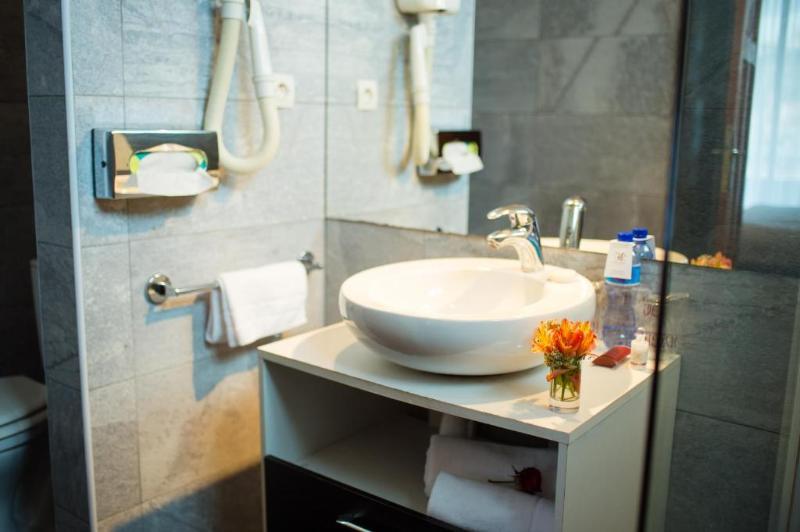 Люкс Кровать Кинг, Comfort Suites North