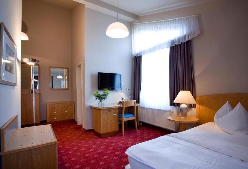 Номер Стандарт, Das Kleine Ritz