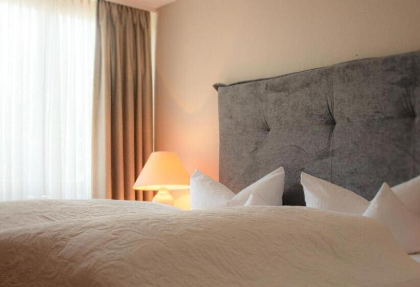 Номер Стандарт, Das Kleine Ritz