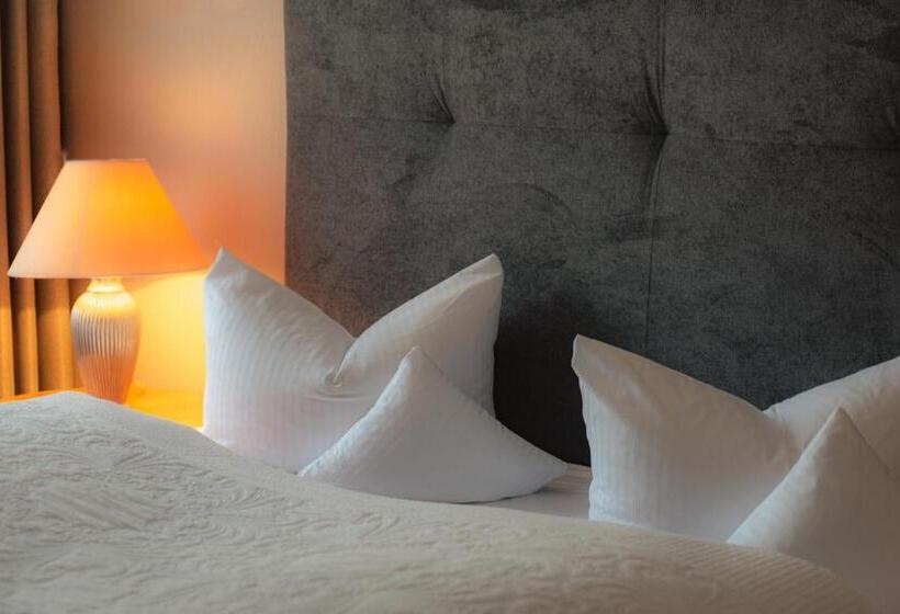 Номер Стандарт, Das Kleine Ritz