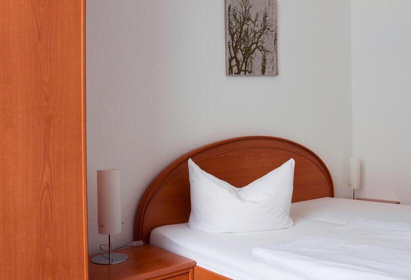 اتاق استاندارد سه نفره, Eckstein