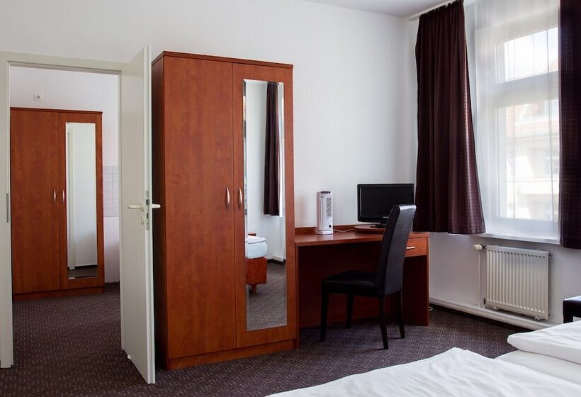 اتاق استاندارد سه نفره, Eckstein