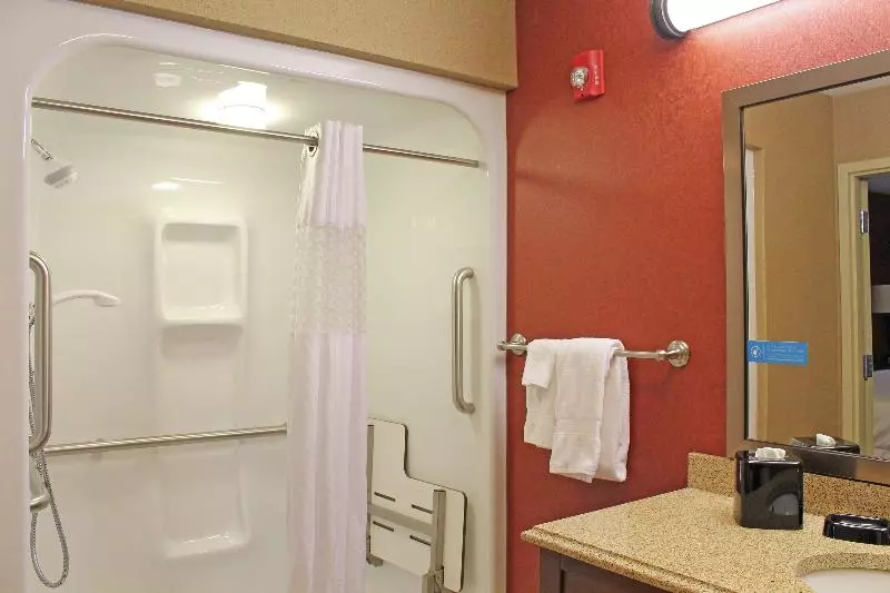 キングサイドベッドのスタンダードワンルーム, Hampton Inn & Suites St. Louis/south I55