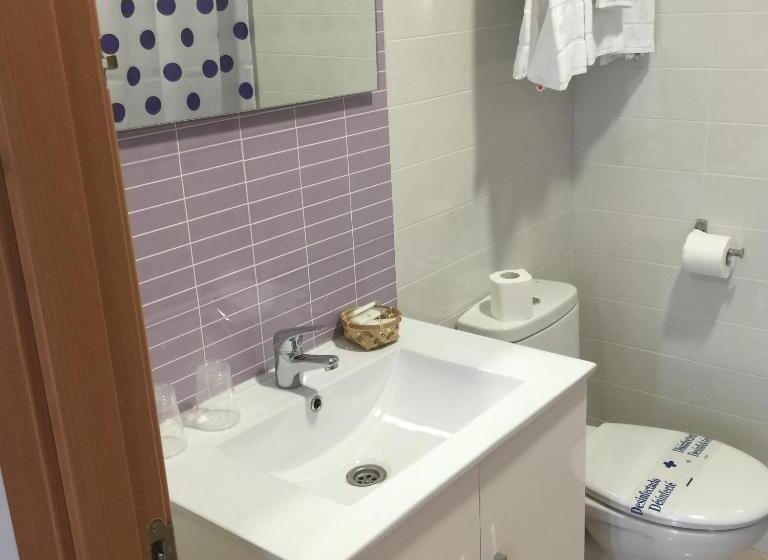 اتاق استاندارد چهار تخته, La Traina