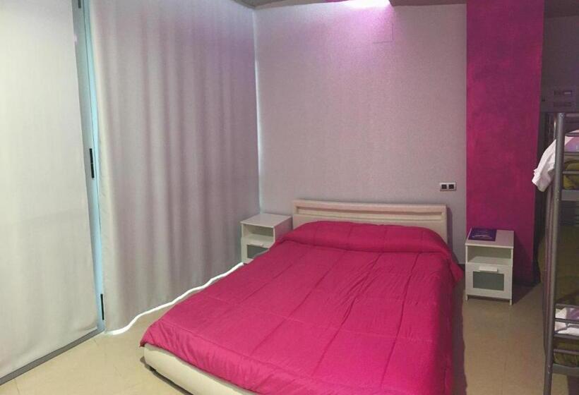 اتاق استاندارد چهار تخته, La Traina