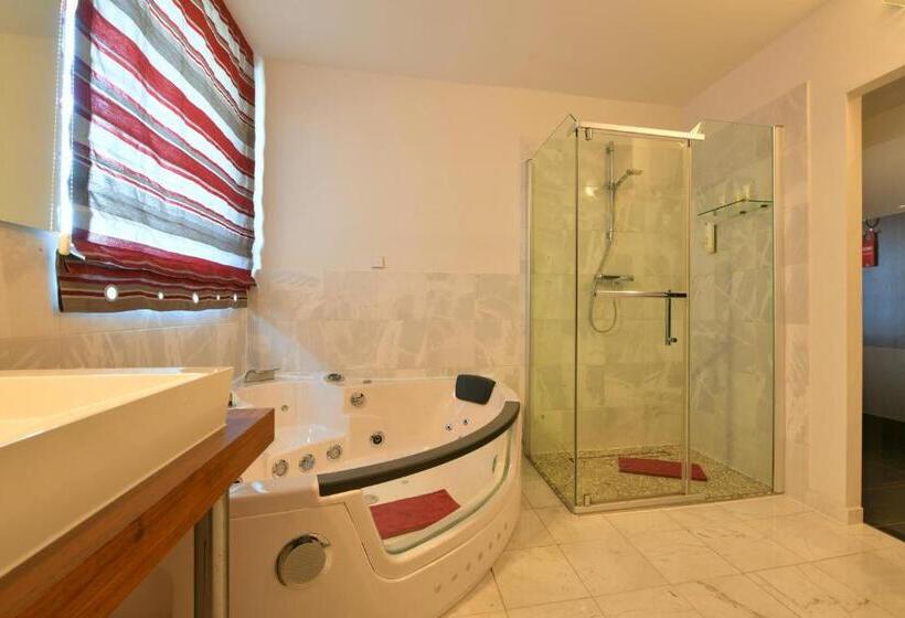 Полулюкс, Skyhotel Merseburg