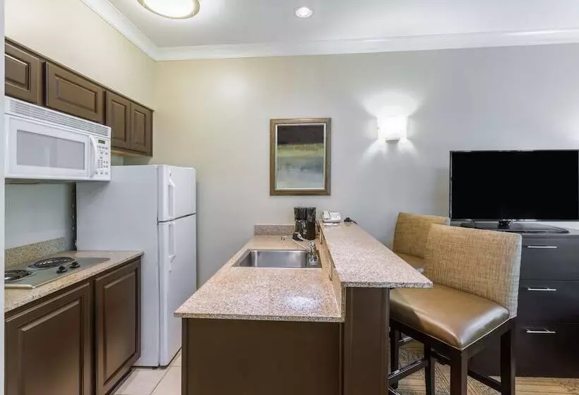 キングサイズベッドのスイートルーム, Staybridge Suites Savannah Historic District, An Ihg